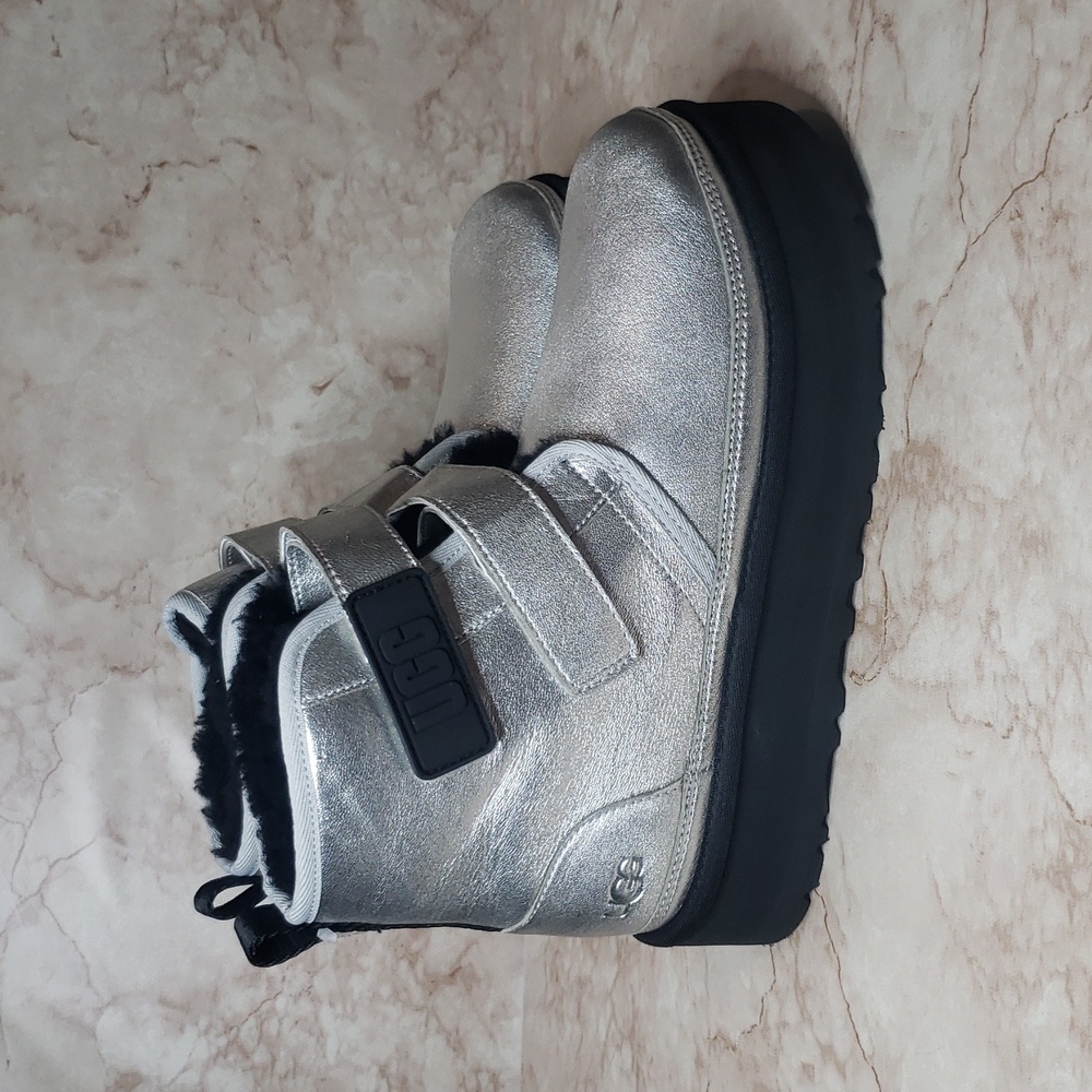 UGG Silver Boots with Black platform - Picture 3 of 9